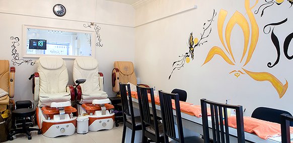 Servicessoho Nail Boutique Minutes From Aldgate East Station This Is The Perfect London Spot Providing Gel Nail Extensions